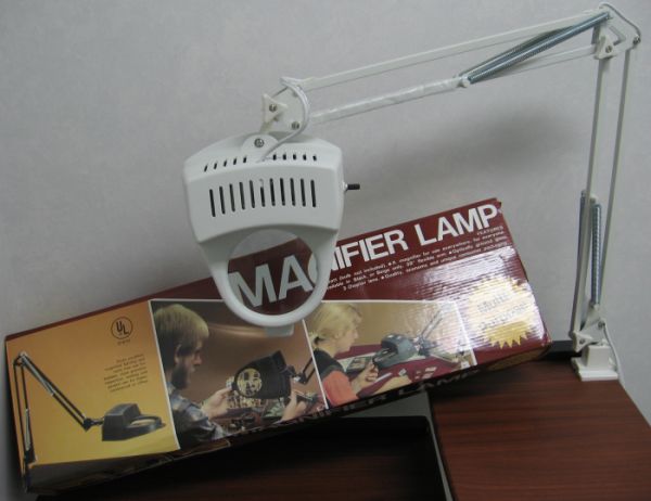 White Magnifier Lamp